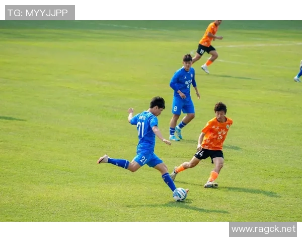 足球明星骑踏板精彩瞬间集锦让你领略不一样的运动魅力与激情