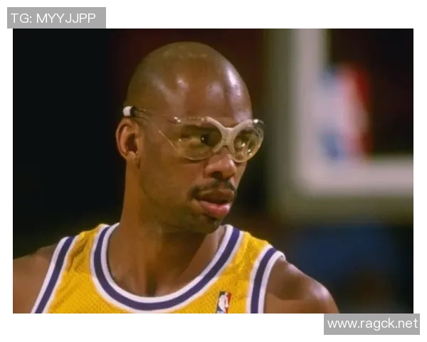 卡里姆阿卜杜尔贾巴尔传奇篮球生涯的辉煌成就与影响力分析