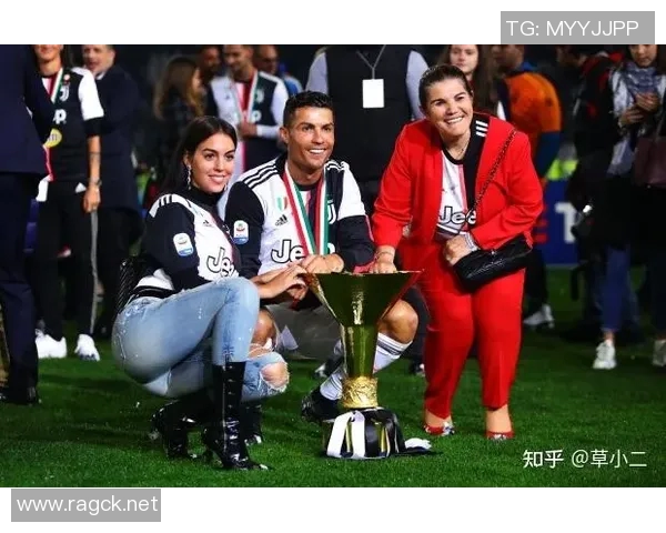 哪个足球明星的恋爱对象最多揭秘他们的情感生活与绯闻故事